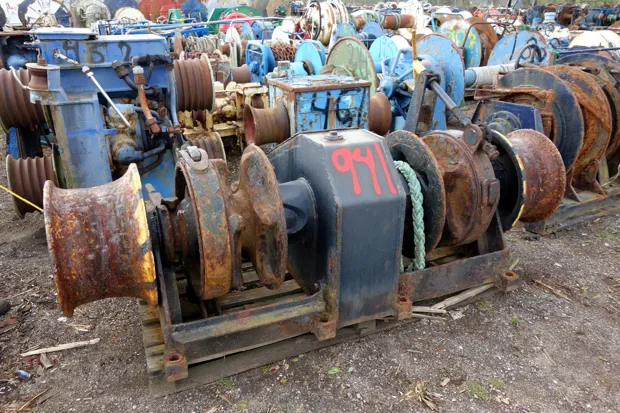 Image 2 of 2 - Anchor winch
