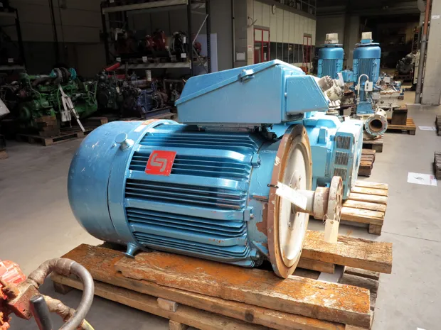 Image 2 of 3 - Jeumont-Schneider - FNC 355 LR4 V1