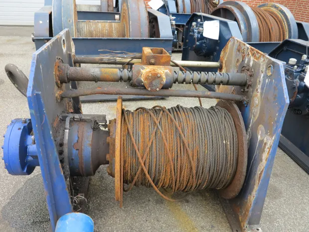 Image 3 of 5 - Split winch
