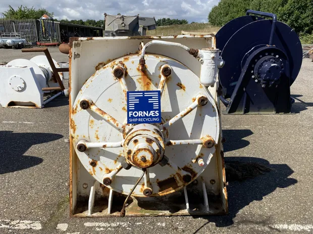 Image 3 of 9 - Tackle winch