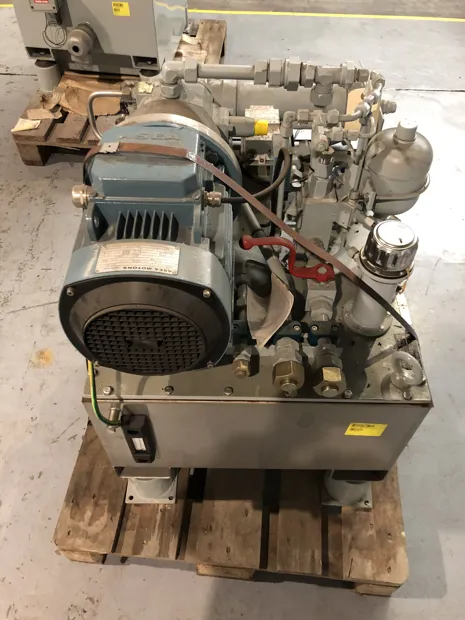 Image 4 of 10 - HS134