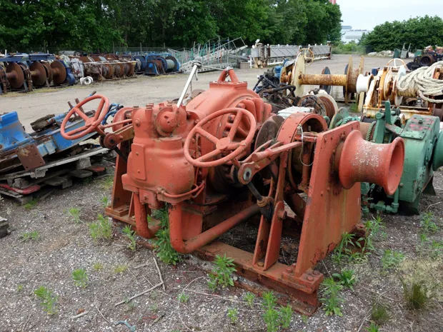 Image 2 of 3 - Anchor winch