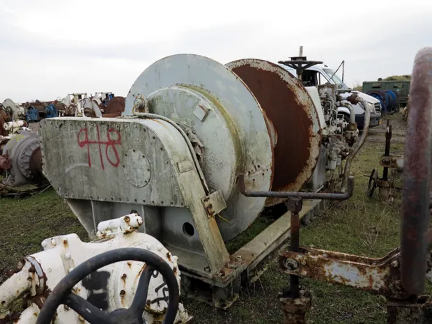 Image 5 of 6 - Split winch