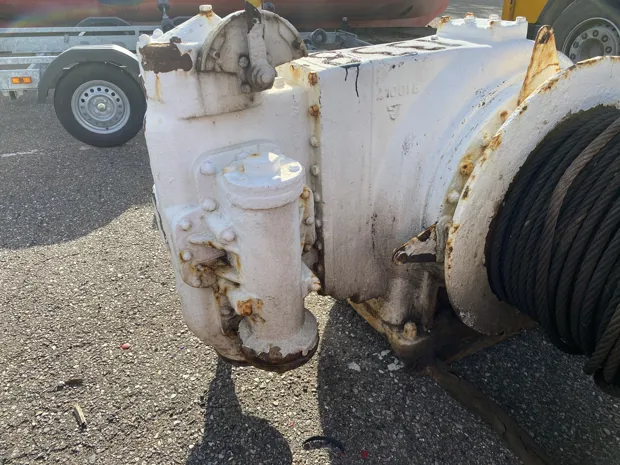 Image 6 of 6 - Mooring winch