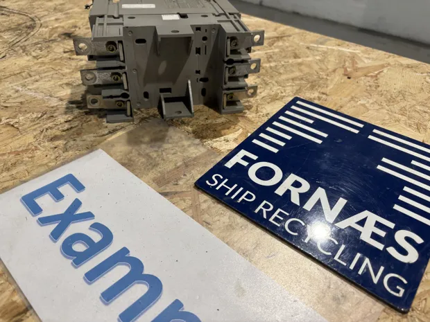 Image 3 of 4 - Merlin Gerin	 - NS250H