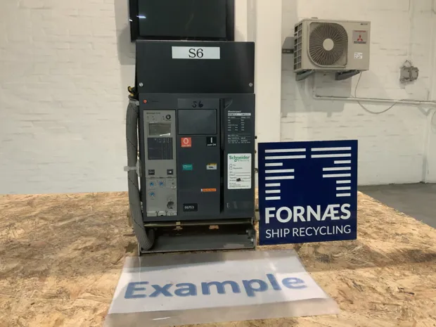 Image 1 of 4 - Merlin Gerin - NT08L1