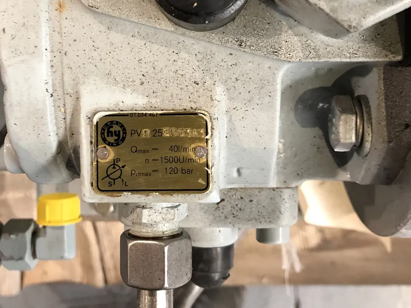 Image 8 of 10 - HS134