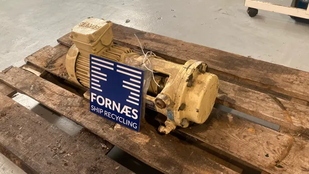 Image 3 of 5 - Desmi - B 114