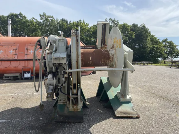 Image 3 of 9 - Trawl winch