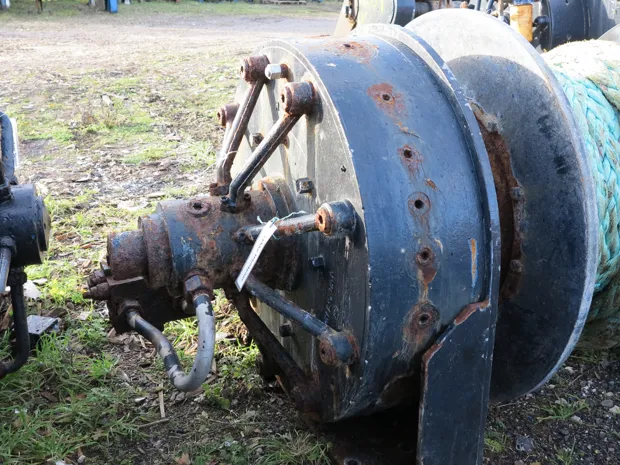 Image 3 of 8 - Tackle winch
