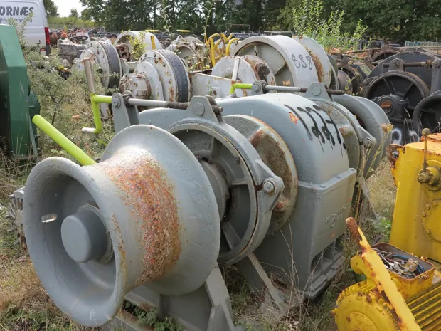 Image 6 of 8 - Anchor winch double