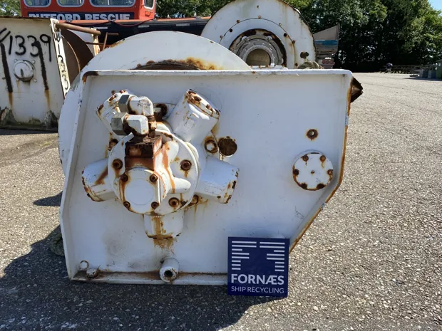 Image 2 of 7 - Sounder winch