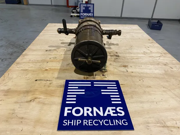 Image 5 of 8 - Racor - 1000 FG