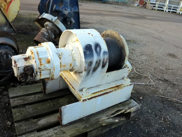 Image 1 of 3 - Tackle winch