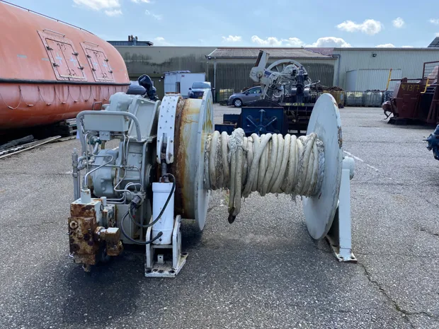 Image 2 of 6 - Tackle winch