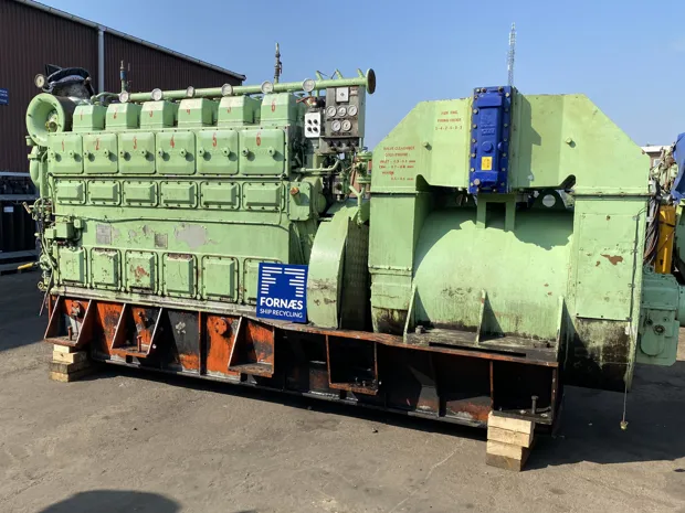 Image 1 of 10 - B&W Holeby