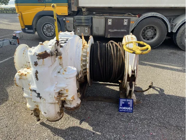 Image 3 of 6 - Mooring winch