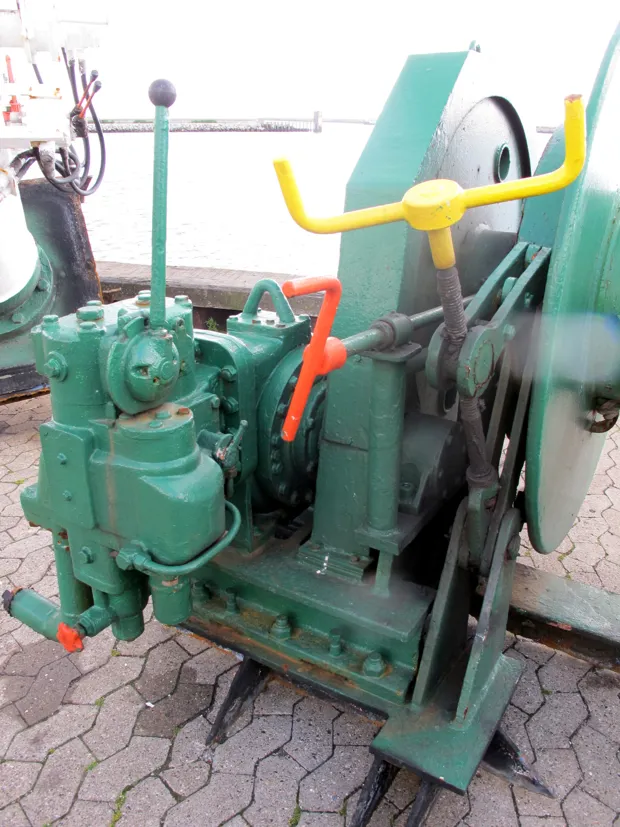 Image 2 of 6 - Mooring winch