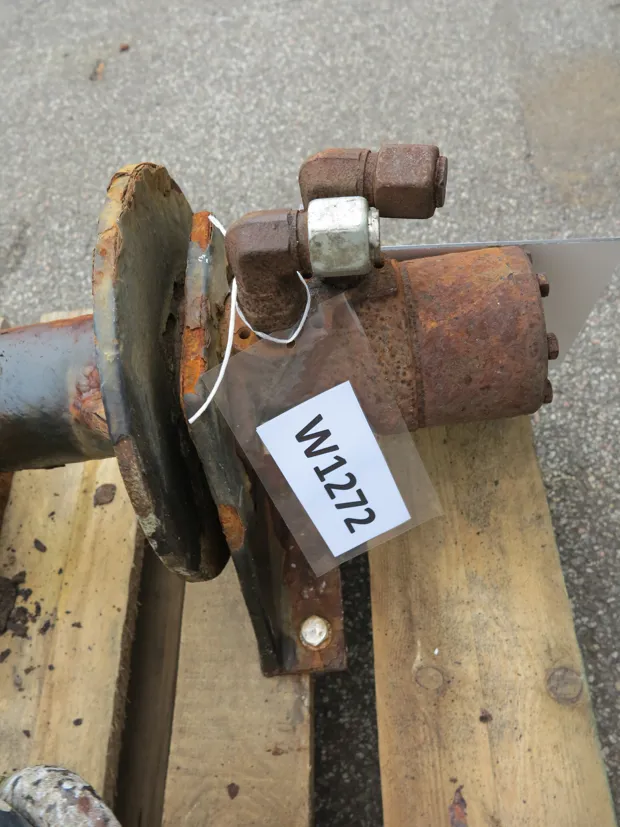 Image 5 of 5 - Small winch