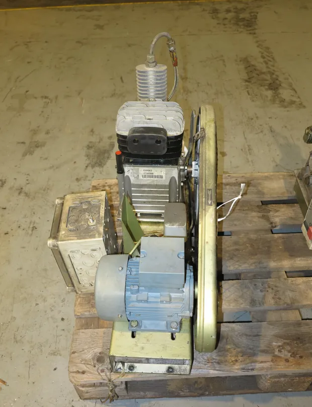 Image 4 of 7 - Aerotec - B3800B