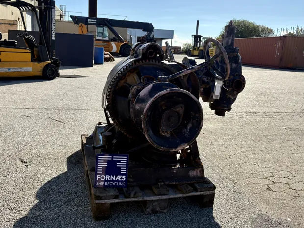 Image 4 of 9 - Anchor winch