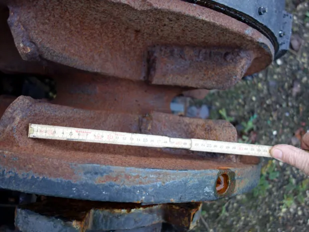 Image 3 of 3 - Anchor winch