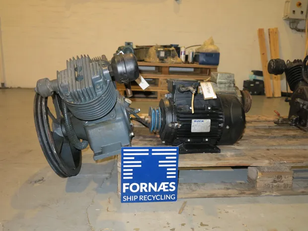 Image 1 of 5 - No plate