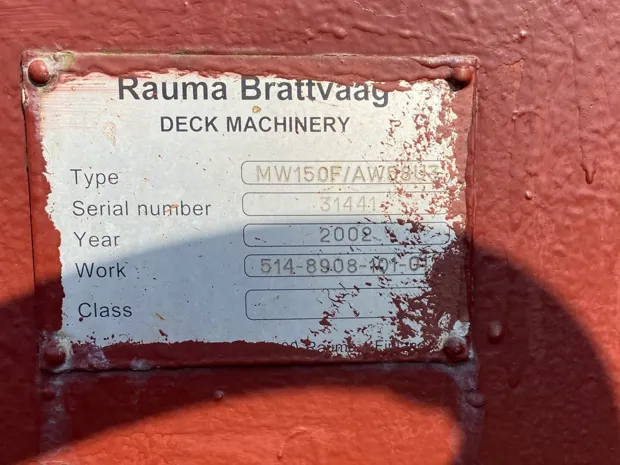 Image 8 of 9 - Anchor winch