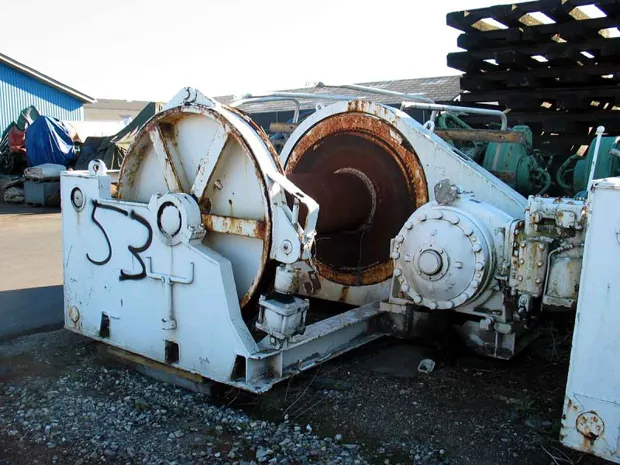 Image 1 of 1 - Split winch