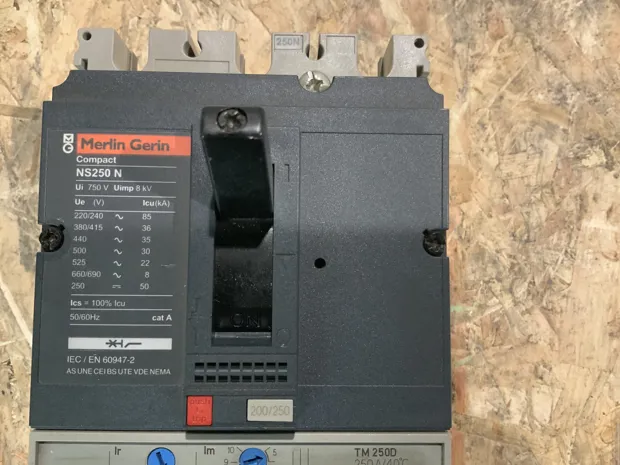 Image 2 of 3 - MERLIN GERIN - NS250N