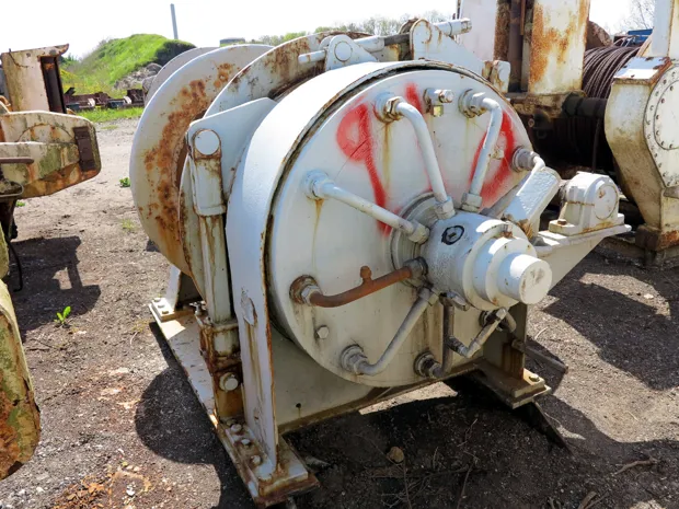 Image 5 of 5 - Split winch