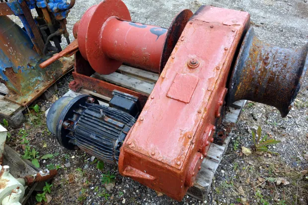 Image 2 of 2 - Mooring winch