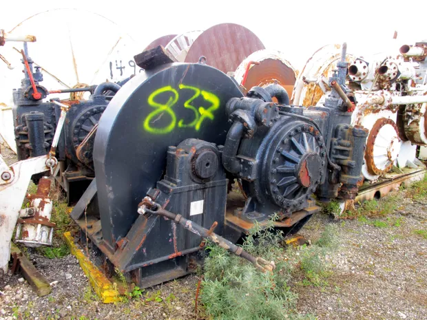 Image 1 of 2 - Anchor winch