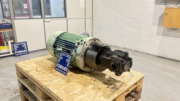 Image 4 of 9 - HP1042