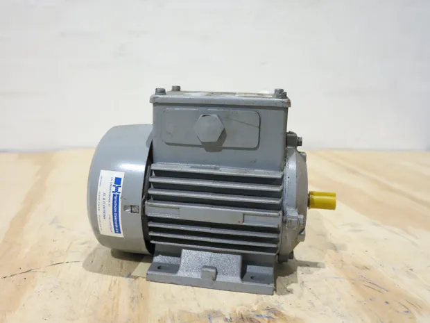 Image 2 of 3 - Server - 1 ZK 63 B2