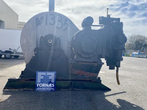 Image 4 of 11 - Anchor winch