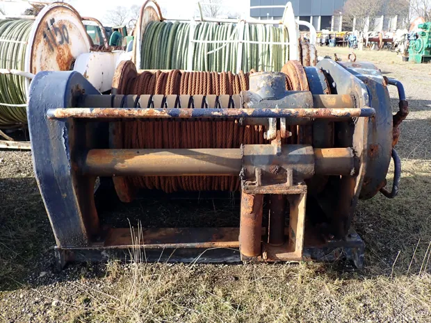 Image 1 of 3 - Split winch