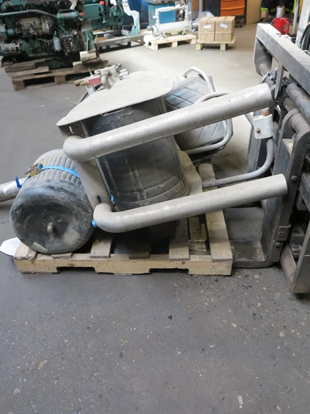 Image 4 of 6 - No plate