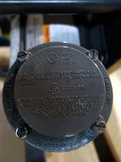 D385