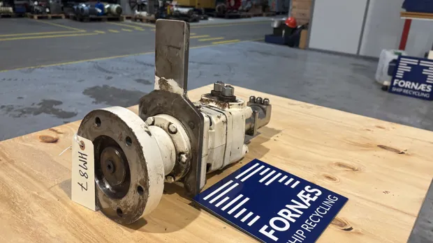 Image 6 of 8 - Danfoss  - OMT 160 T