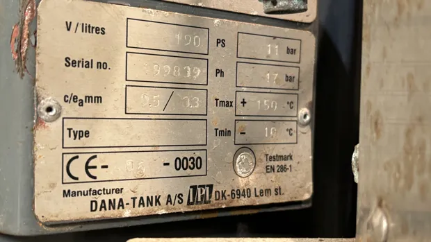Image 9 of 11 - DANA-tank air tanks  - 190 Liters X 2