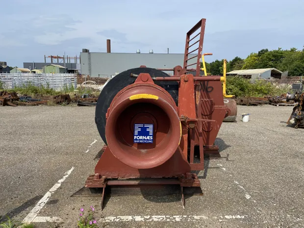 Image 4 of 11 - Anchor winch