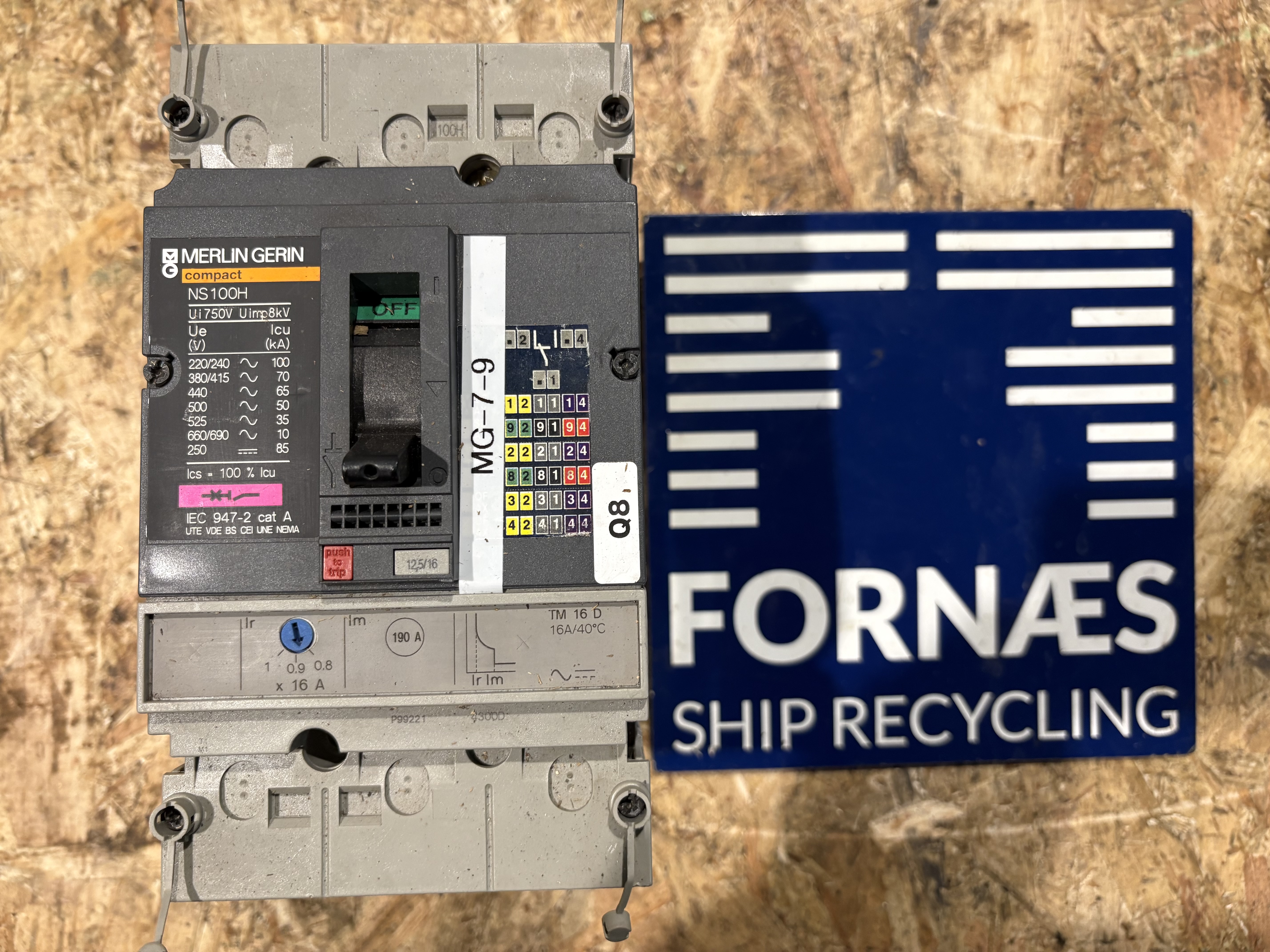 Merlin Gerin - Compact