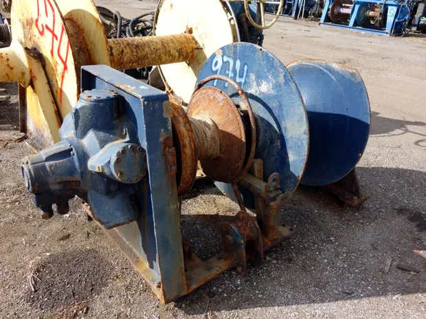 Image 1 of 3 - Anchor winch