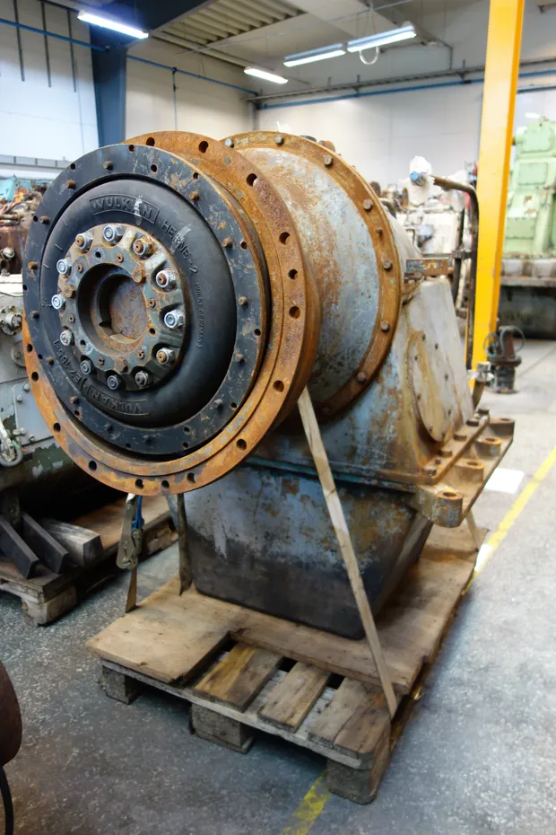 Image 1 of 3 - Ulstein - 220AG