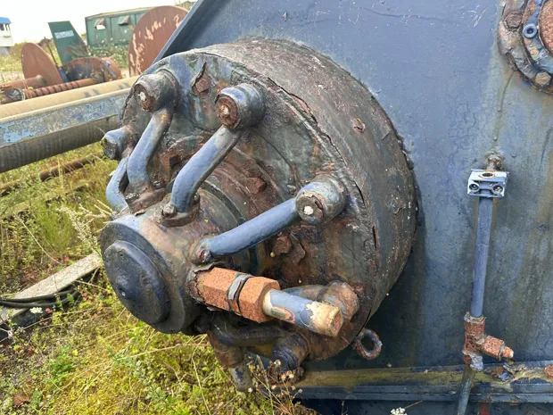 Image 7 of 9 - Split winch
