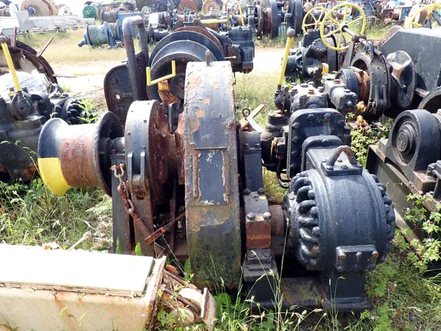 Image 2 of 3 - Anchor winch