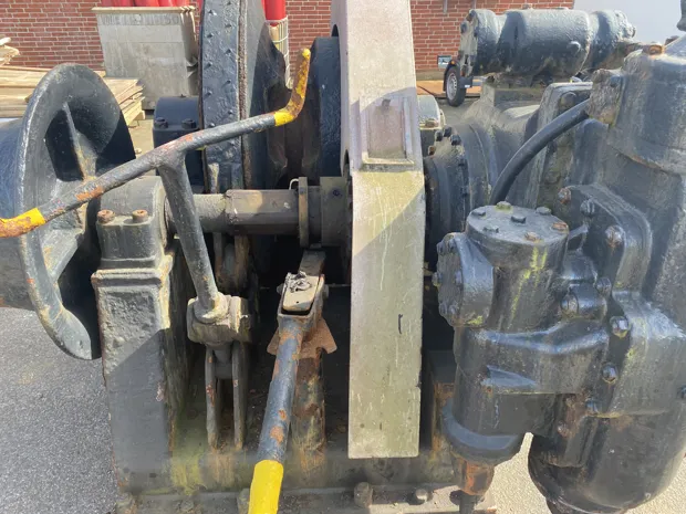 Image 7 of 10 - Anchor winch