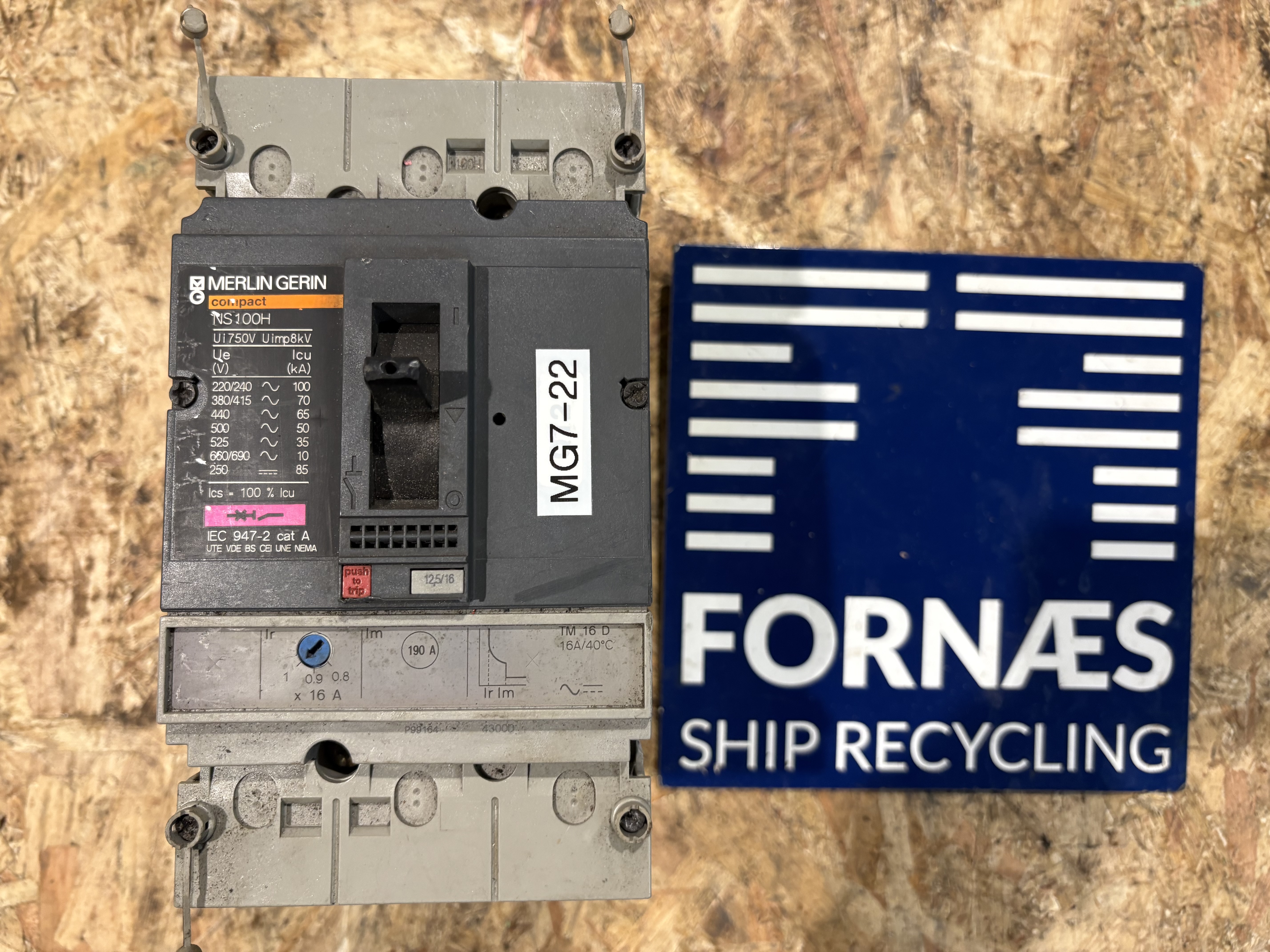 Merlin Gerin - Compact