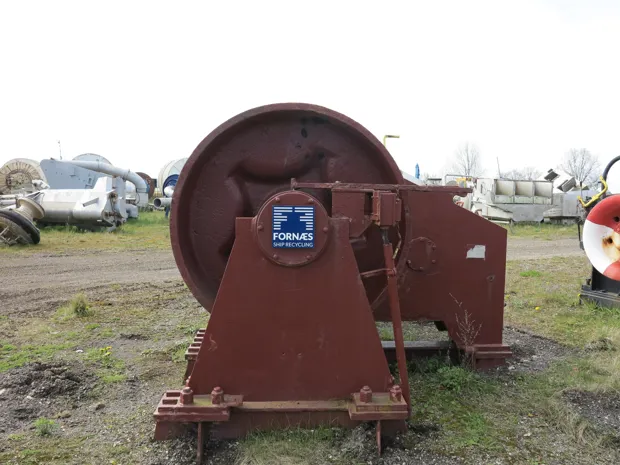 Image 2 of 10 - Anchor winch